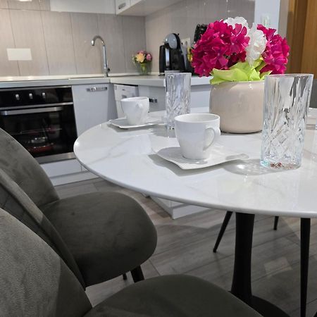 Apartment Blanca With Jacuzzi,Terase And Private Parking Kaštela Exteriör bild