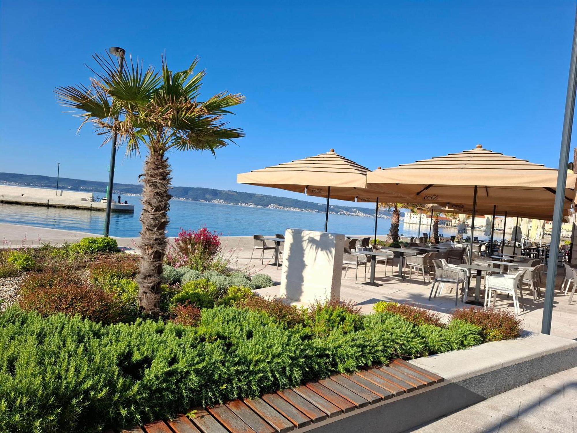 Apartment Blanca With Jacuzzi,Terase And Private Parking Kaštela Exteriör bild