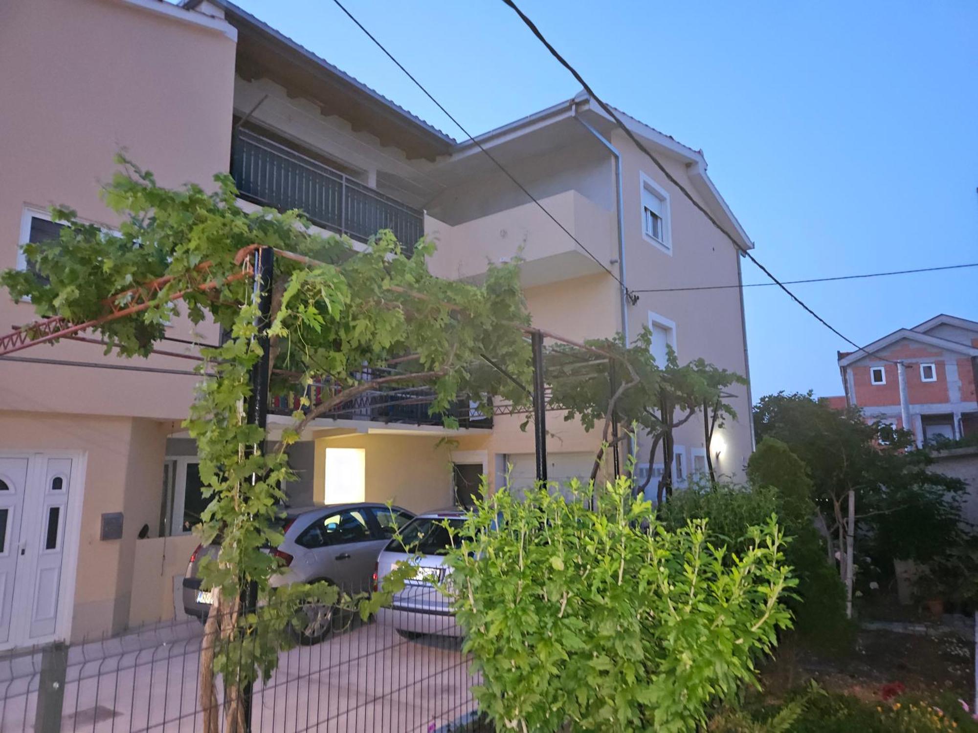 Apartment Blanca With Jacuzzi,Terase And Private Parking Kaštela Exteriör bild