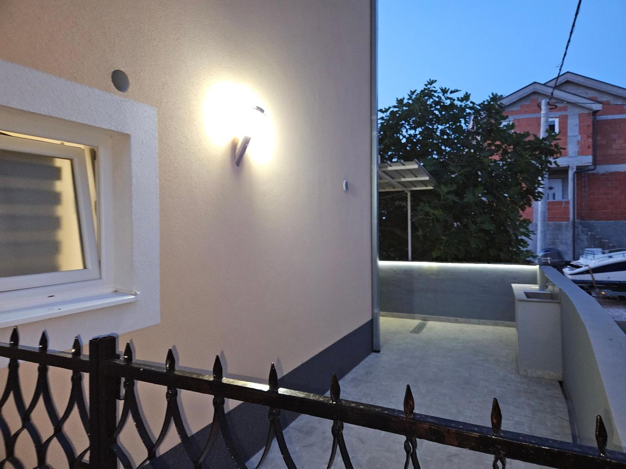 Apartment Blanca With Jacuzzi,Terase And Private Parking Kaštela Exteriör bild