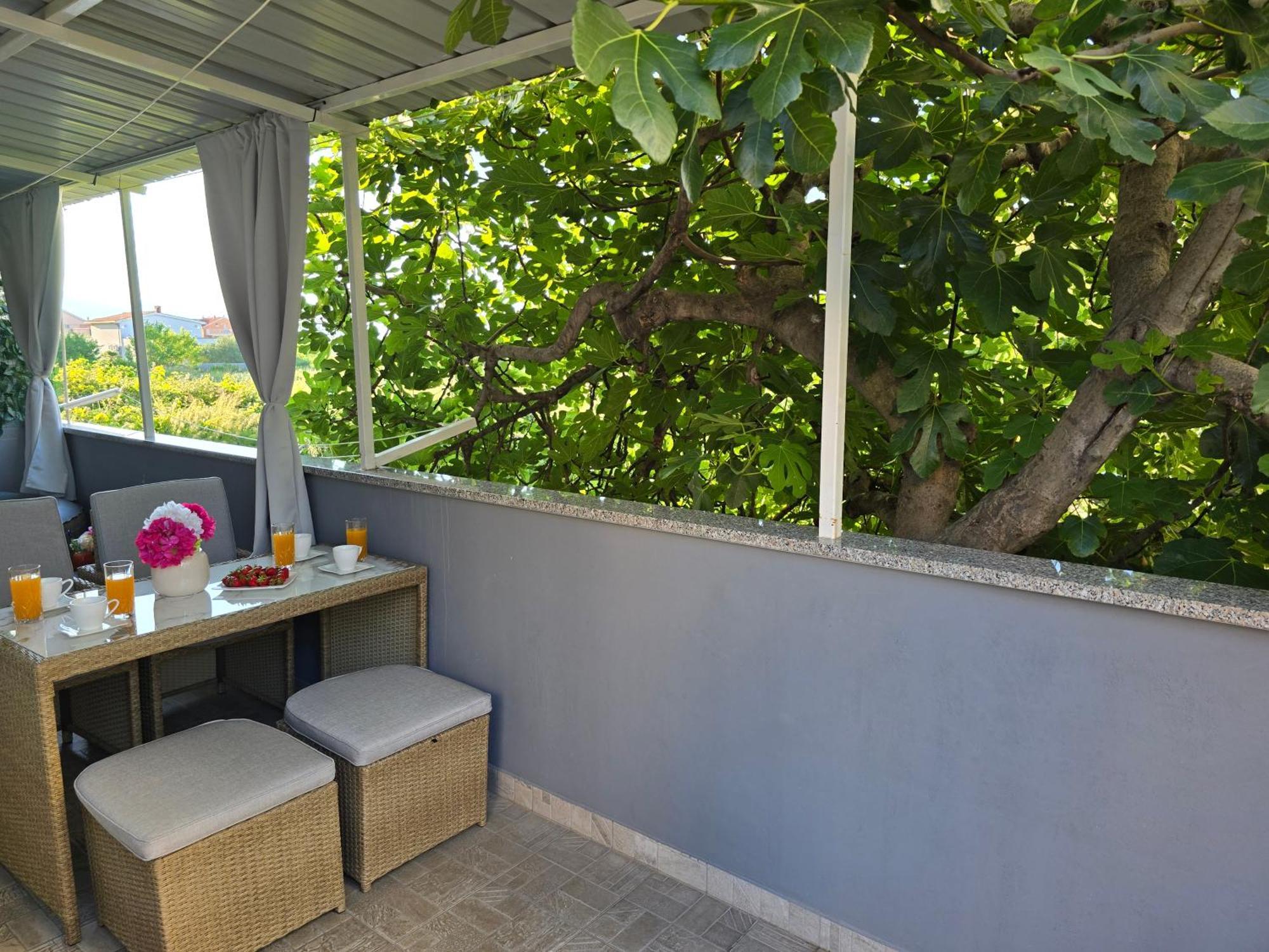 Apartment Blanca With Jacuzzi,Terase And Private Parking Kaštela Exteriör bild