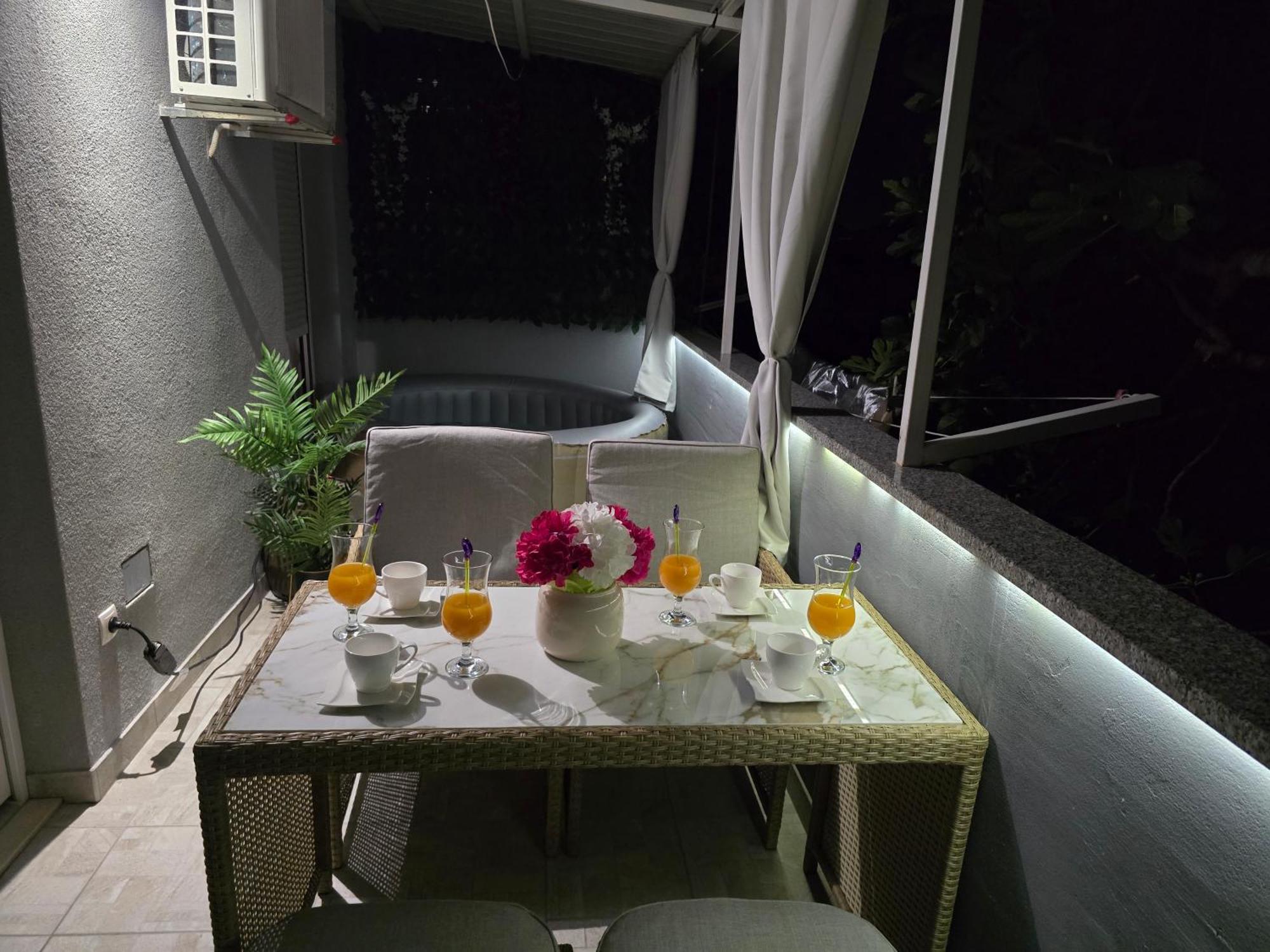 Apartment Blanca With Jacuzzi,Terase And Private Parking Kaštela Exteriör bild